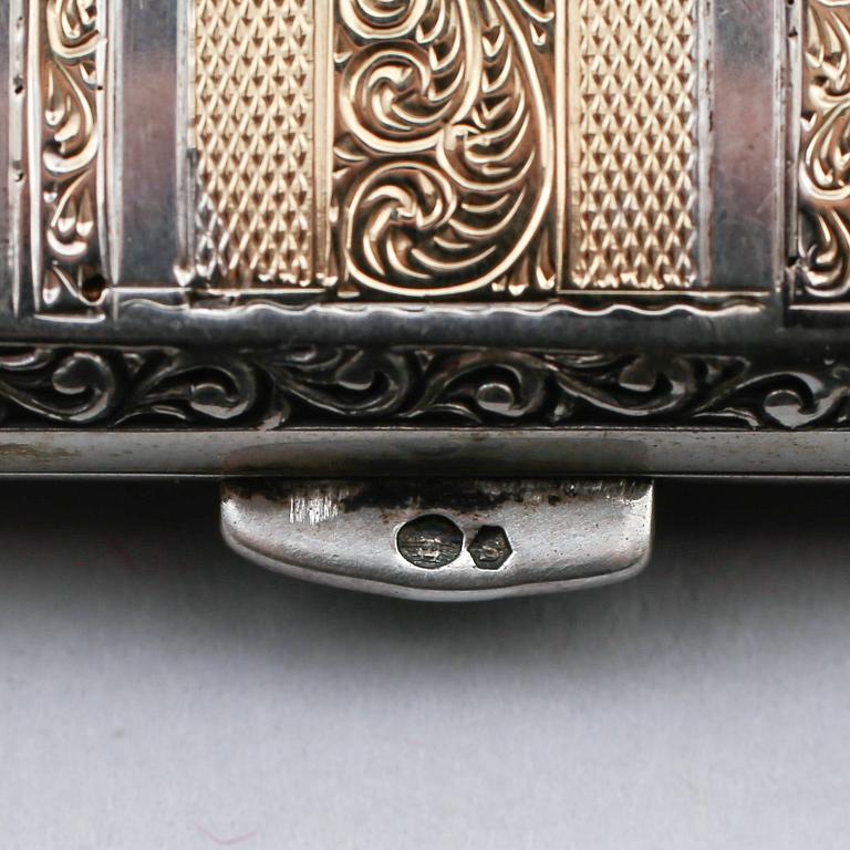 CIGARETTETUI, silver, rosenslipade diamanter. Vikt ca 162 g.
