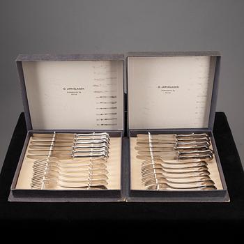 BESTICK, 12+12 st, silver, "Chippendale", Kultakeskus Oy, Tavastehus, 1951-52. Knivbladen stål, Hackman. Tot.vikt 1168g.