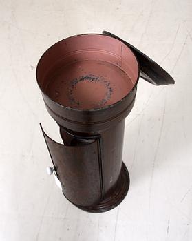 KOLONNSKÅP, plåt. 1800-talets andra hälft.