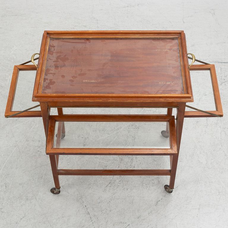 A tea trolley, first half of the 20th Century.