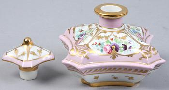 BONBONJÄR samt FLAKONG, porslin, Frankrike, 1900-tal.