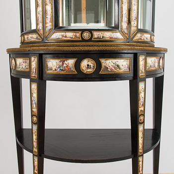 Vitrinskåp, tvådelar, Mellaneuropa, 1800-talets slut.