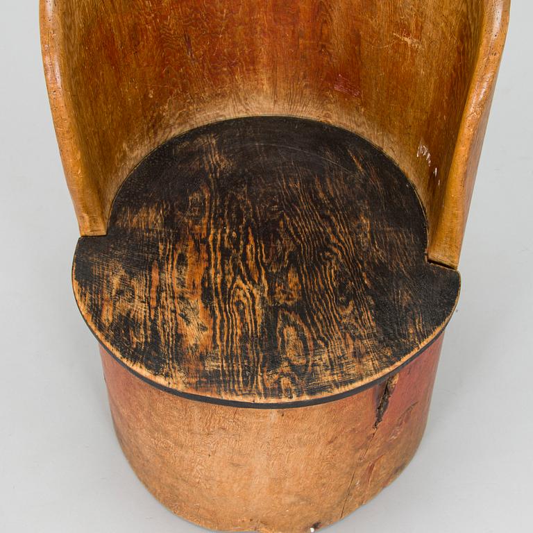 An early 20th century cylindrical chair.