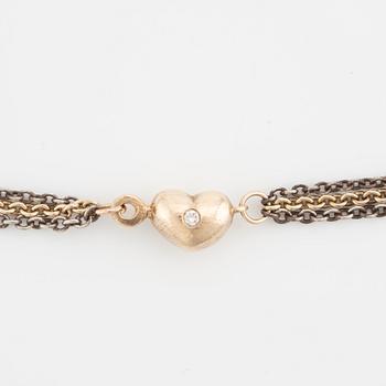 Ole Lynggaard, collier, 14K guld, hjärtformat lås med briljantslipade diamanter.