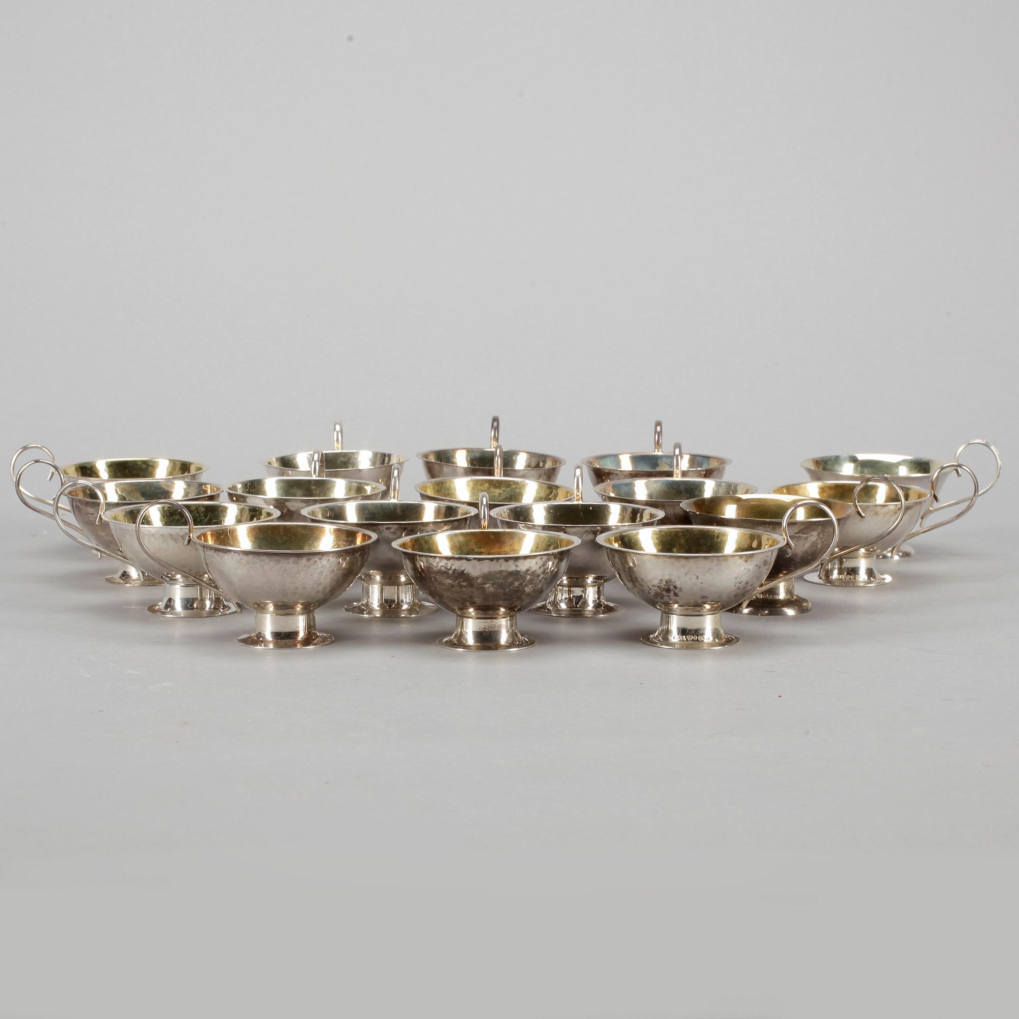 PUNCHKOPPAR, 17 st, silver, bla C G Hallberg, omkr 1900-talets mitt. Totalvikt ca 667 gram.