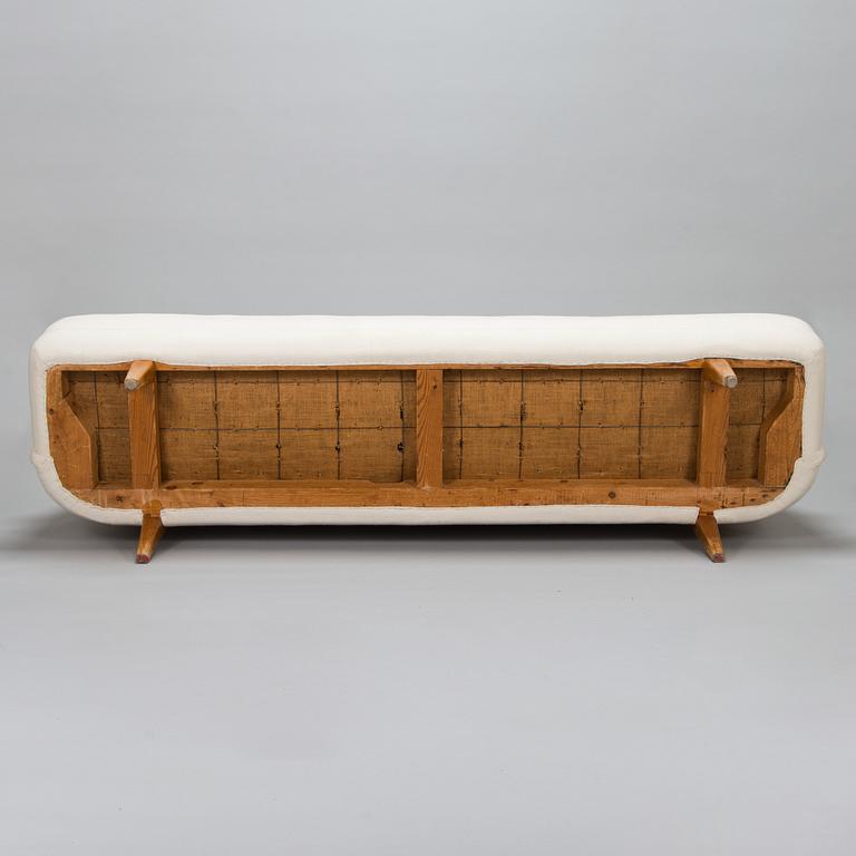 Ilmari Tapiovaara, a 1949 sofa for Keravan Puuteollisuus.