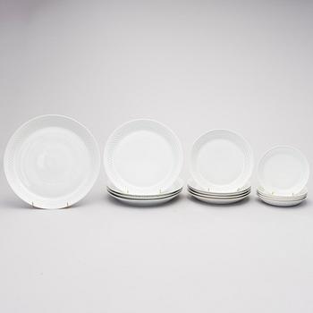 FRIEDL HOLZER-KJELLBERG, ASTIASTO, 34 osaa, "Helmi", riisiposliinia, signeeratut F.H.Kj. Arabia Finland.