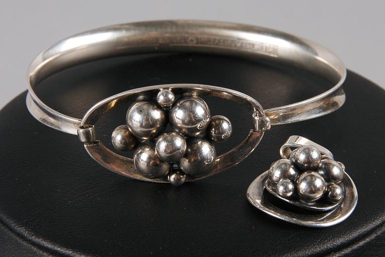 ARMRING SAMT HÄNGE, silver, Erik Granit & Co, Helsingfors, Finland, 1975.