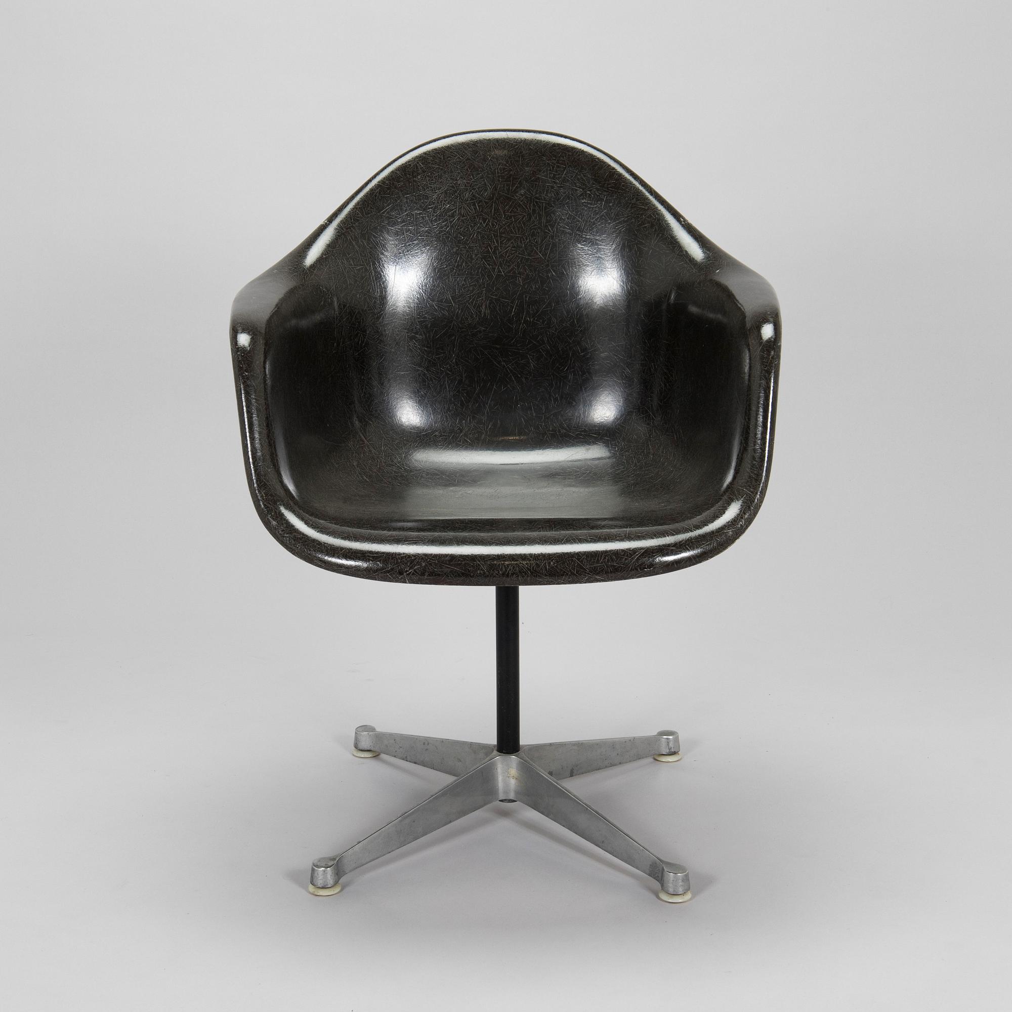 Charles & Ray Eames, A 1950's/60's 'DAR' armchair for Herman Miller.