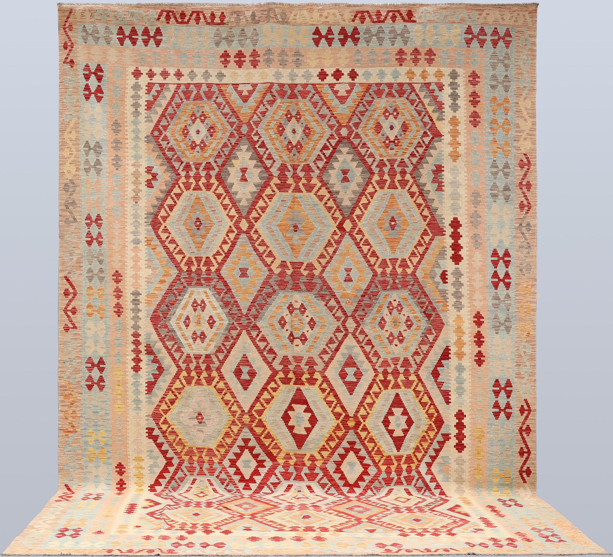 A Kilim carpet, approx. 489 x 308 cm.