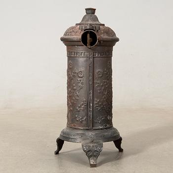 Kamin No 79 "Mikado" of cast iron, Husqvarna early 20th century.
