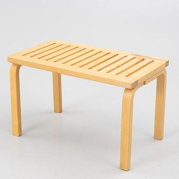 Alvar Aalro, a modewl 153 B bench, Artek.