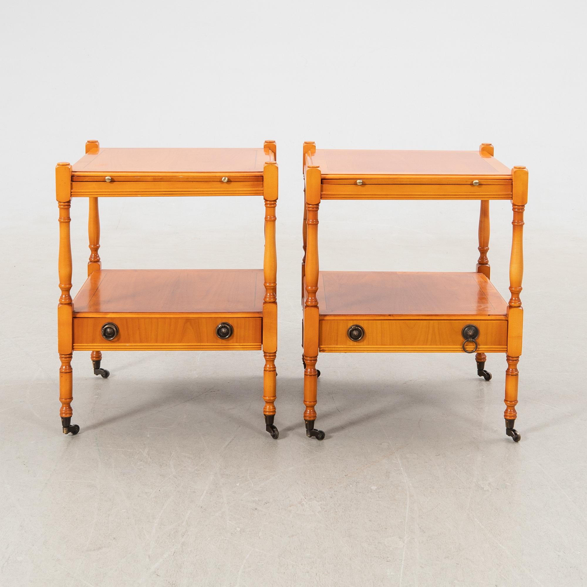 Sidobord/Sängbord ett par sent 1900-tal.