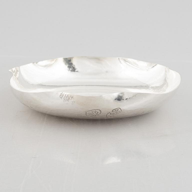 Skål, silver, Japan, 1900-talets mitt. Vikt 260 gram.