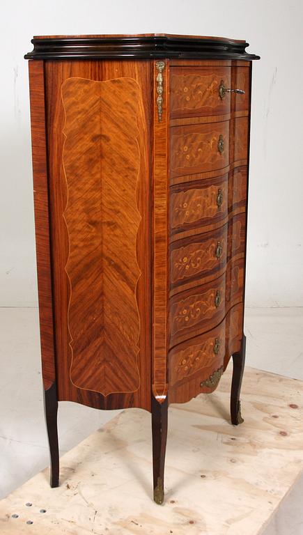 BYRÅ. Louis XV-stil, 1900-talets andra del.