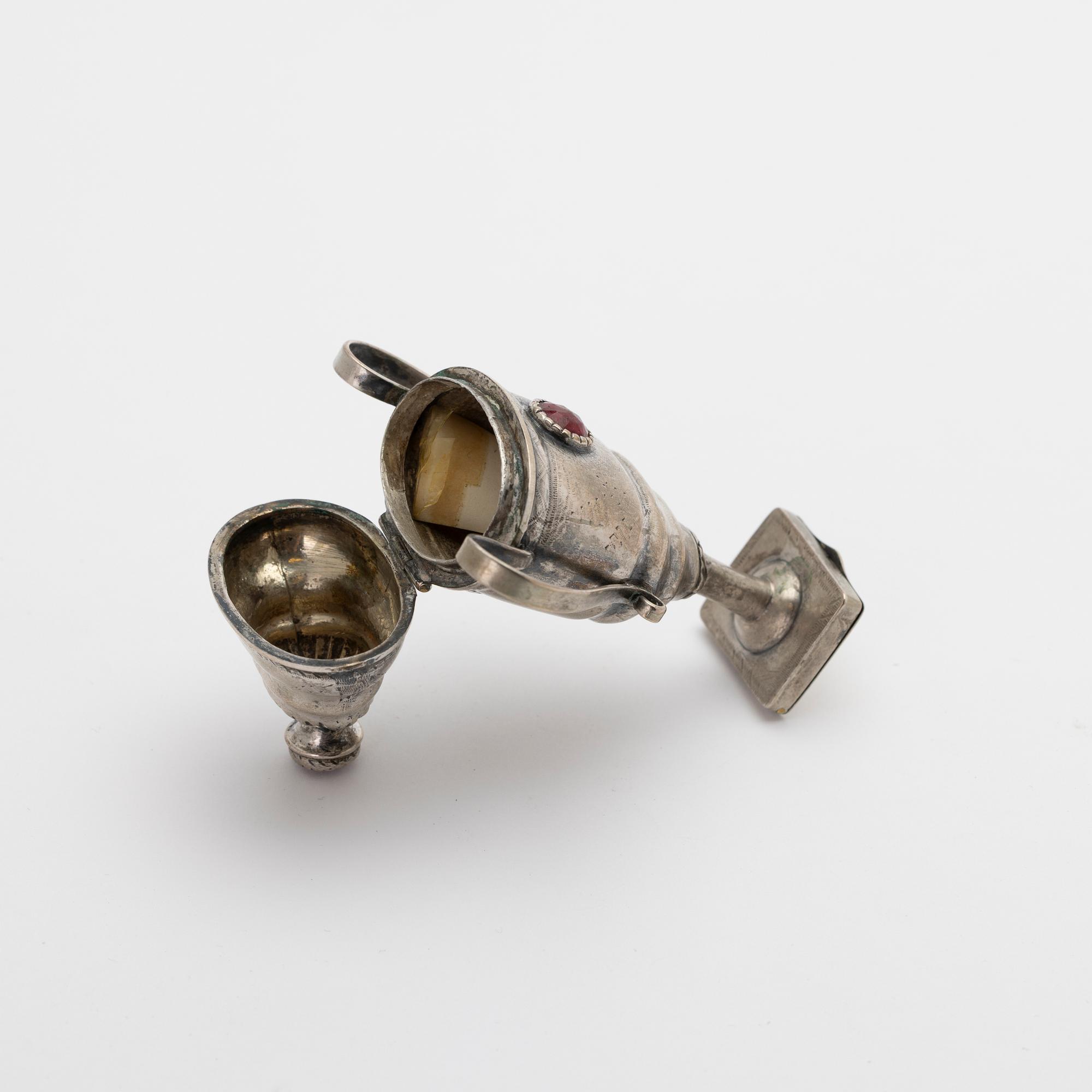 Snuff box, silver, L. P Helt (born 1783), Denmark, first half of the 19th century.