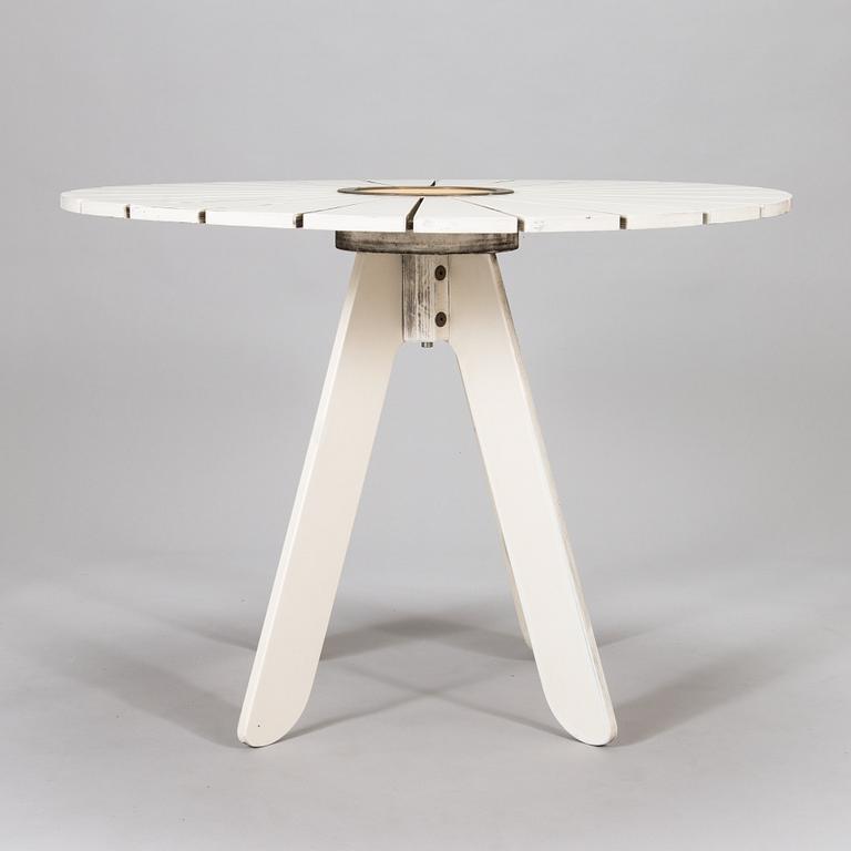 Alvar Aalto, A five-piece 'Aurinko' (Sun-series) garden furniture suite for Artek 2006.