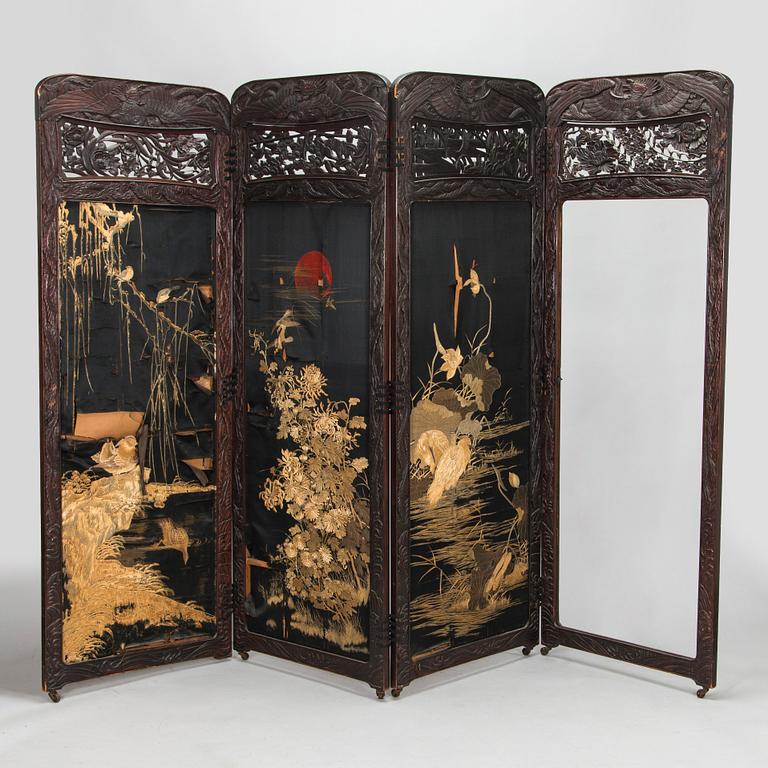 A Japanese folding screen from Meiji period, circa 1900.