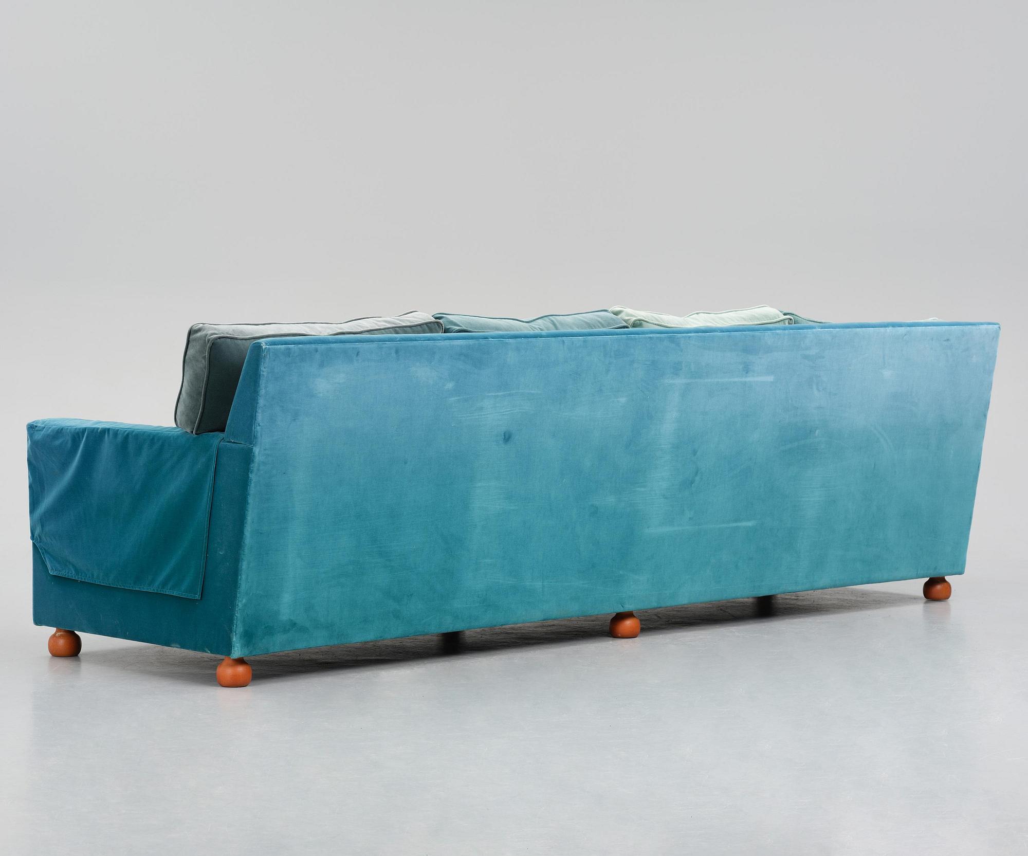 Josef Frank, a sofa model 3031, Firma Svenskt Tenn, 2018.