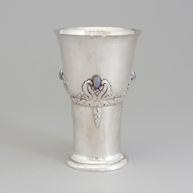 DANSK FORMGIVARE, BÄGARE, silver, jugend, Köpenhamn, Danmark, 1914, importstämplad CG Hallberg, Stockholm, 1917.