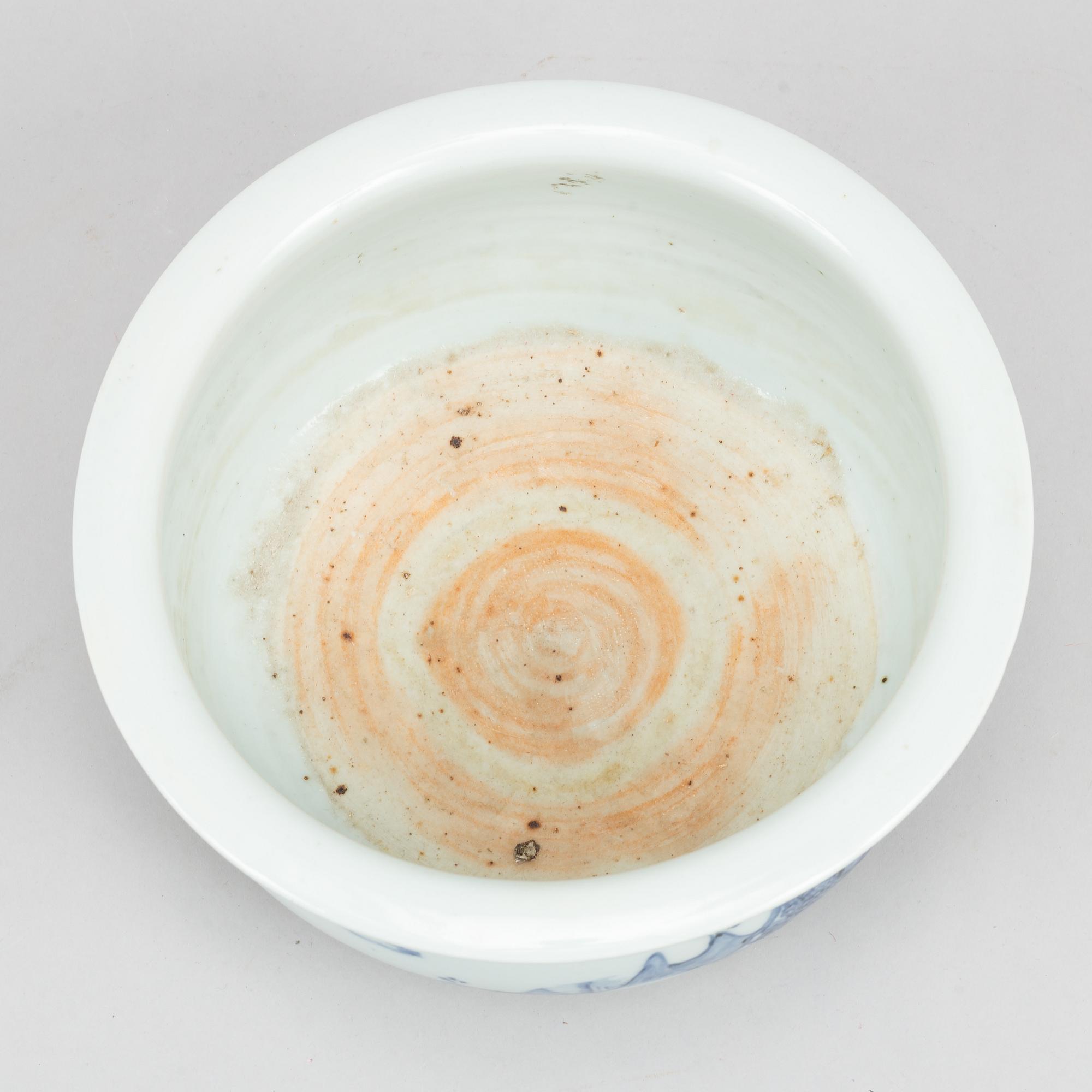 A blue and white tripod censer, Qing dynasty (1664-1912).