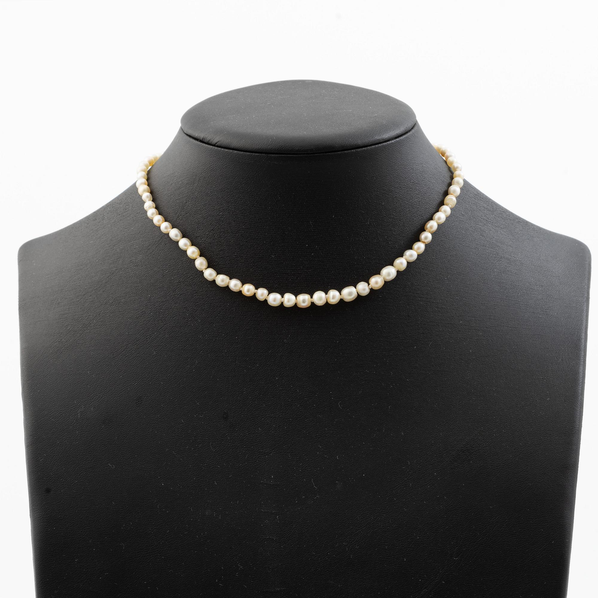 Necklace with pearls. Accompanied by a report from GCS.