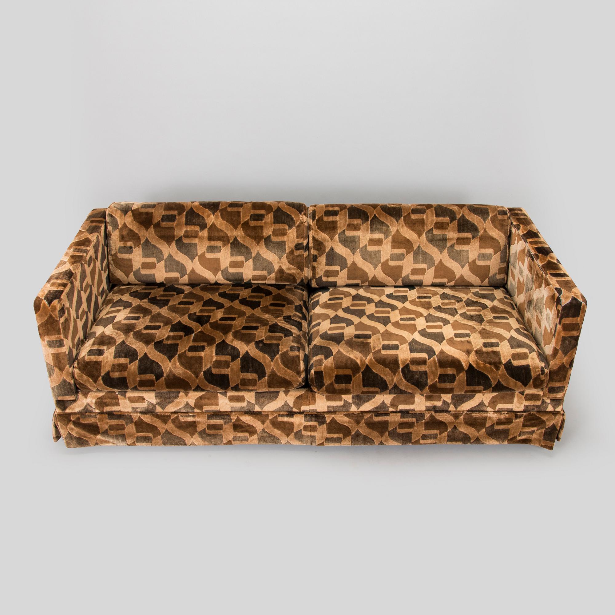 A 1970s sofa for Skanno, according to given information.
