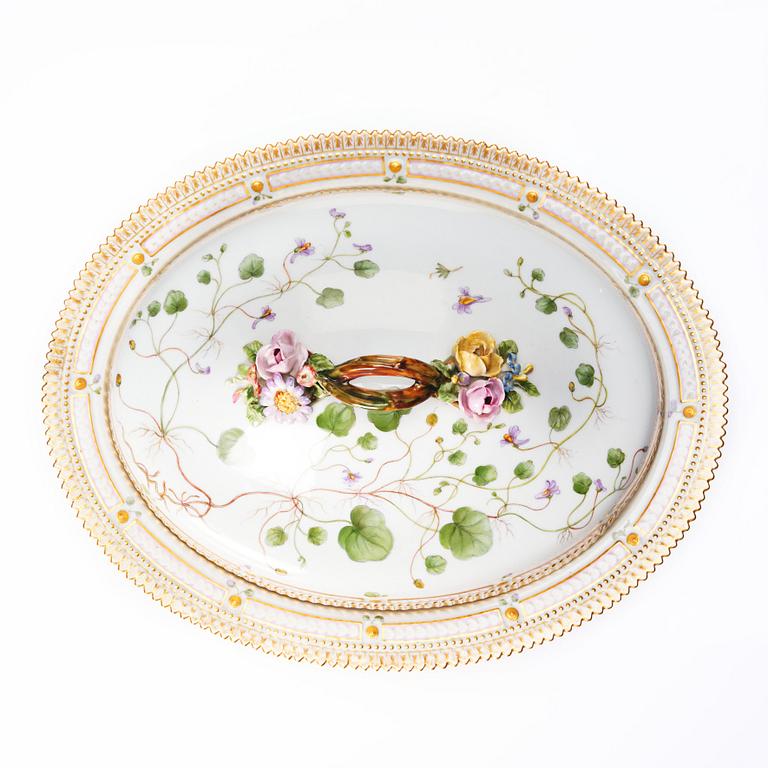 A Royal Copenhagen 'Flora Danica' dish with cover, Denmark, 20th Century.