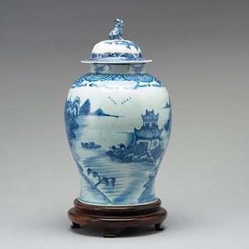 A blue and white jar with cover, Qing dynasty, Qianlong (1736-95).