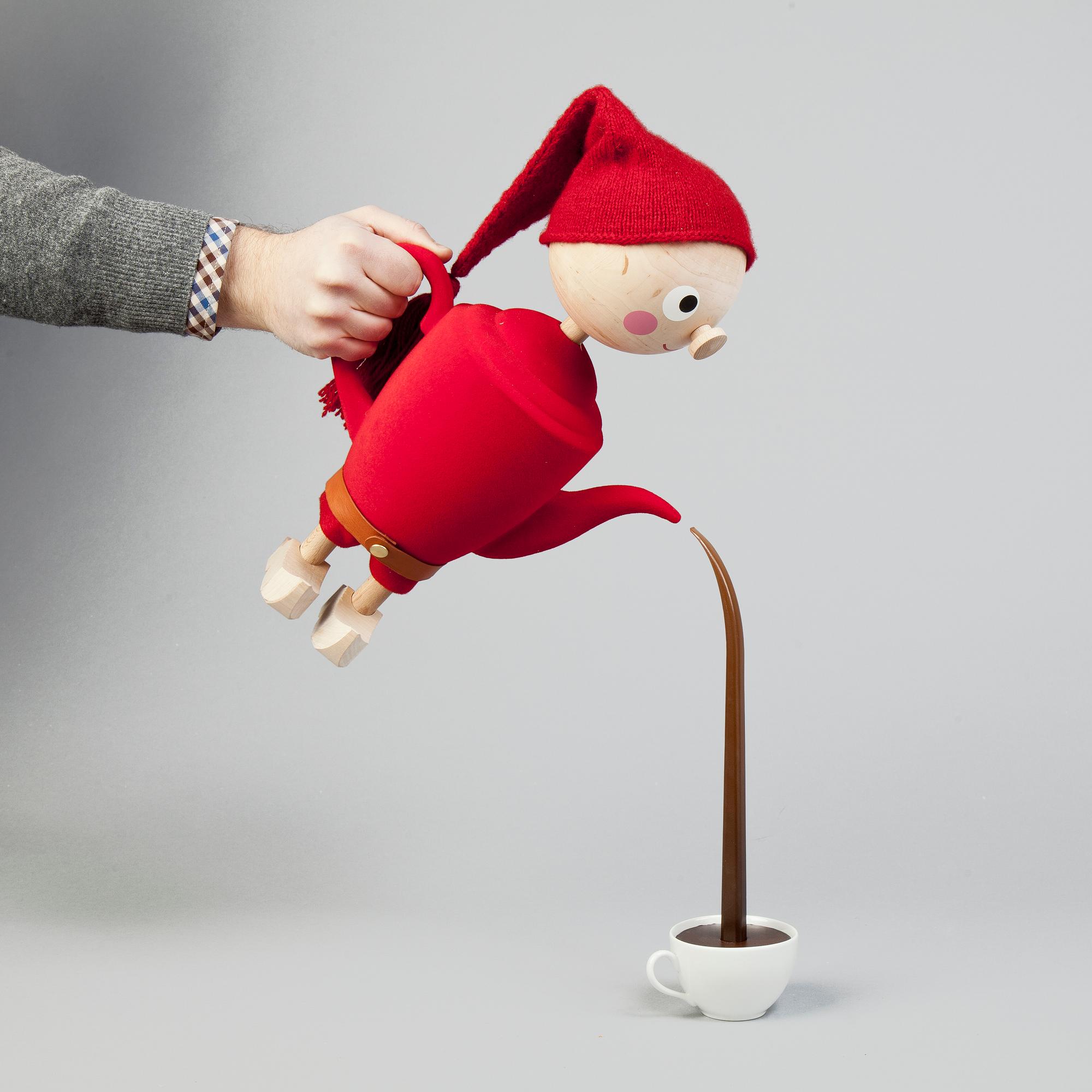 NISSE JAVA MED KAFFEKOPP, NK 2014, JoAnn Tan Studio.