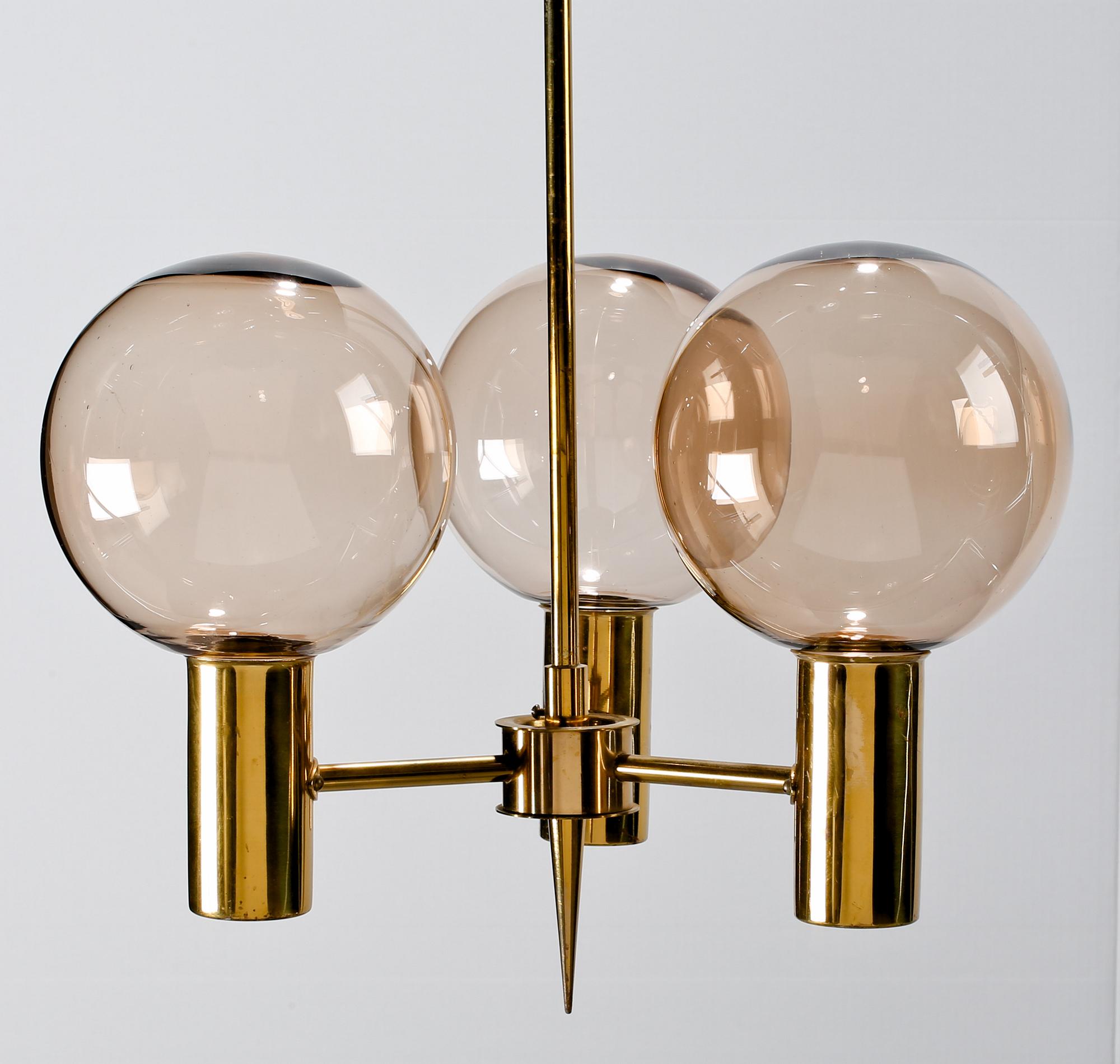 TAKLAMPA, Hans Agne Jakobsson Markaryd, 1900-talets andra hälft. Höjd 108 cm.