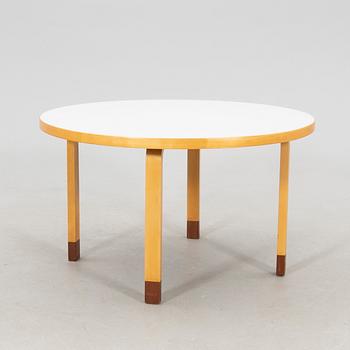 Alvar Aalto, matbord, modell 91, Artek, Finland, sent 1900-tal.