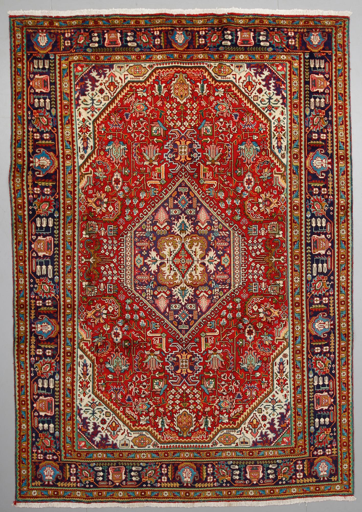 MATTA, Täbriz, ca 348 x 243 cm.