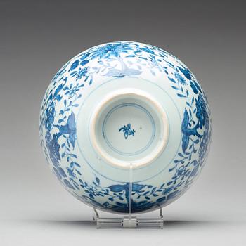 A blue and white bowl, Qing dynasty, Kangxi early 18th Century.
