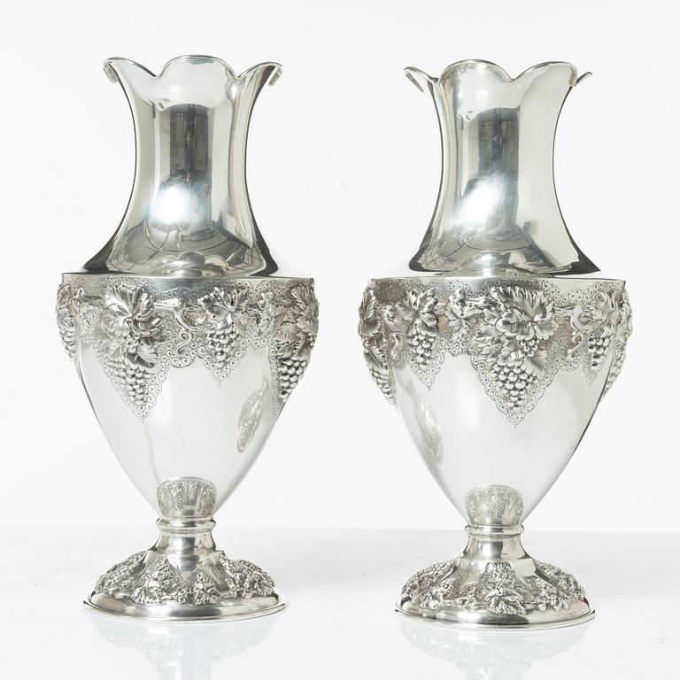 Praktvaser, ett par, sterling silver, 1900-tal.