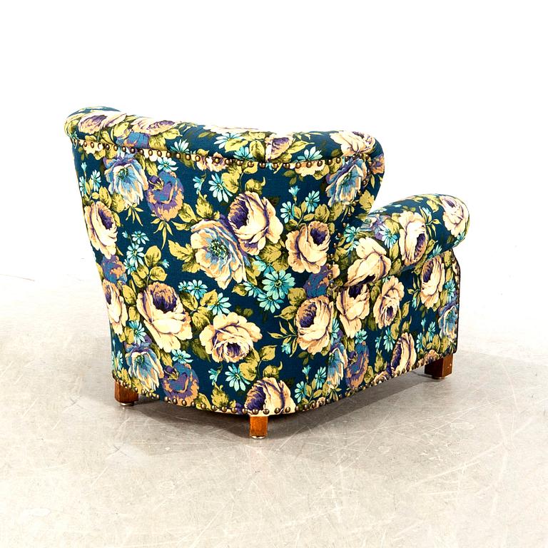 A 1940's cosy chair.