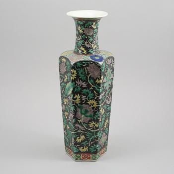 VAS, porslin, Kina, 1800/1900-tal.