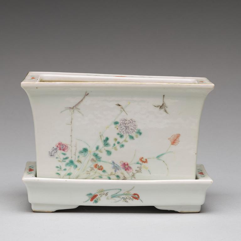 A famille rose flower pot with stand, Qing dynasty,  circa 1900.