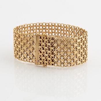 An 18K gold bracelet.