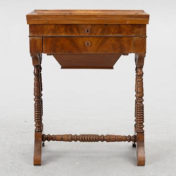 Sybord, empirestil, omkring 1900.