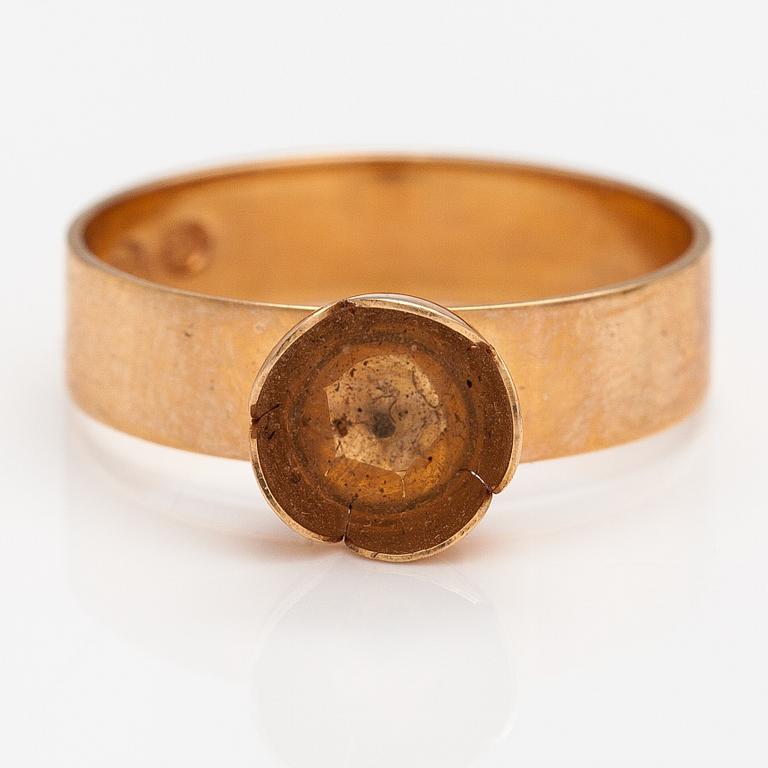 Liisa Vitali, "Kevät", a 14K gold ring. Westerback, Helsinki 1971.