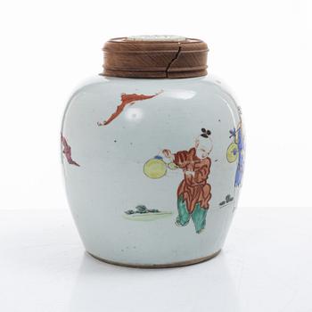 Bojan med trälock med nefrit, Kina sen Qingdynasti.