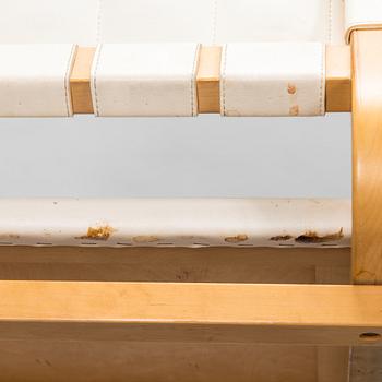 Alvar Aalto, a pair of 1960/1970s '612' chairs for Artek.