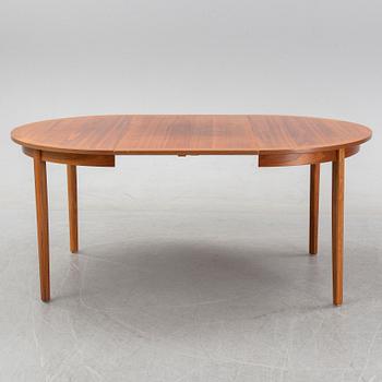 Matbord, fanerat med valnöt, 1900-talets andra hälft,