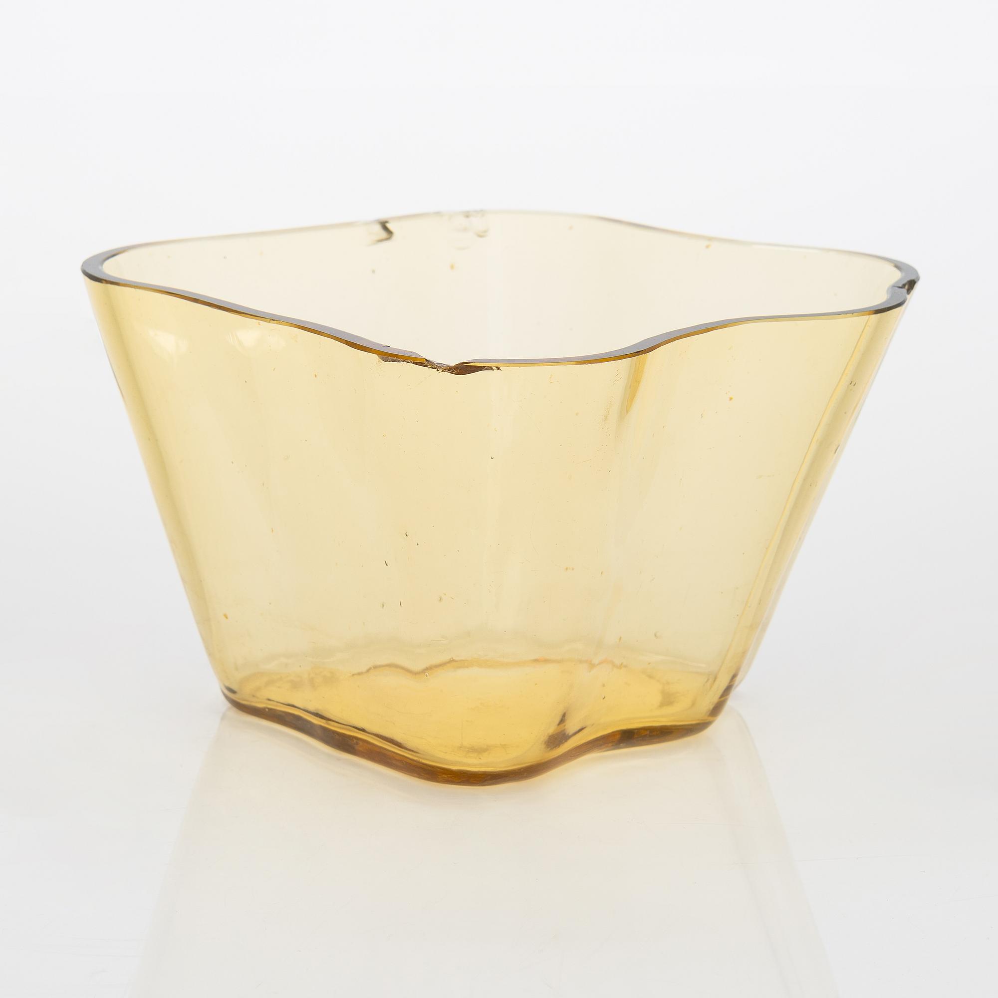 Alvar and Aino Aalto, a '9767B' bowl of the 'Aalto flower' sculpture manufactured by Karhula Glassworks 1937-1949.