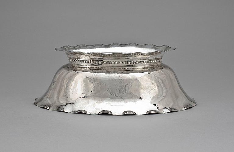 SERVERINGSSKÅL, silver, C.G Hallberg, Stockholm, 1927, 682,1 g.