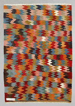 MATTA, persisk Kelim, old. Ca 210 x 150 cm.