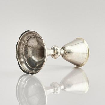 Kalk, delvis förgyllt silver, oidentifierad mästare, möjligen I.F.M verksam i Leipzig mitten 1700-talet.