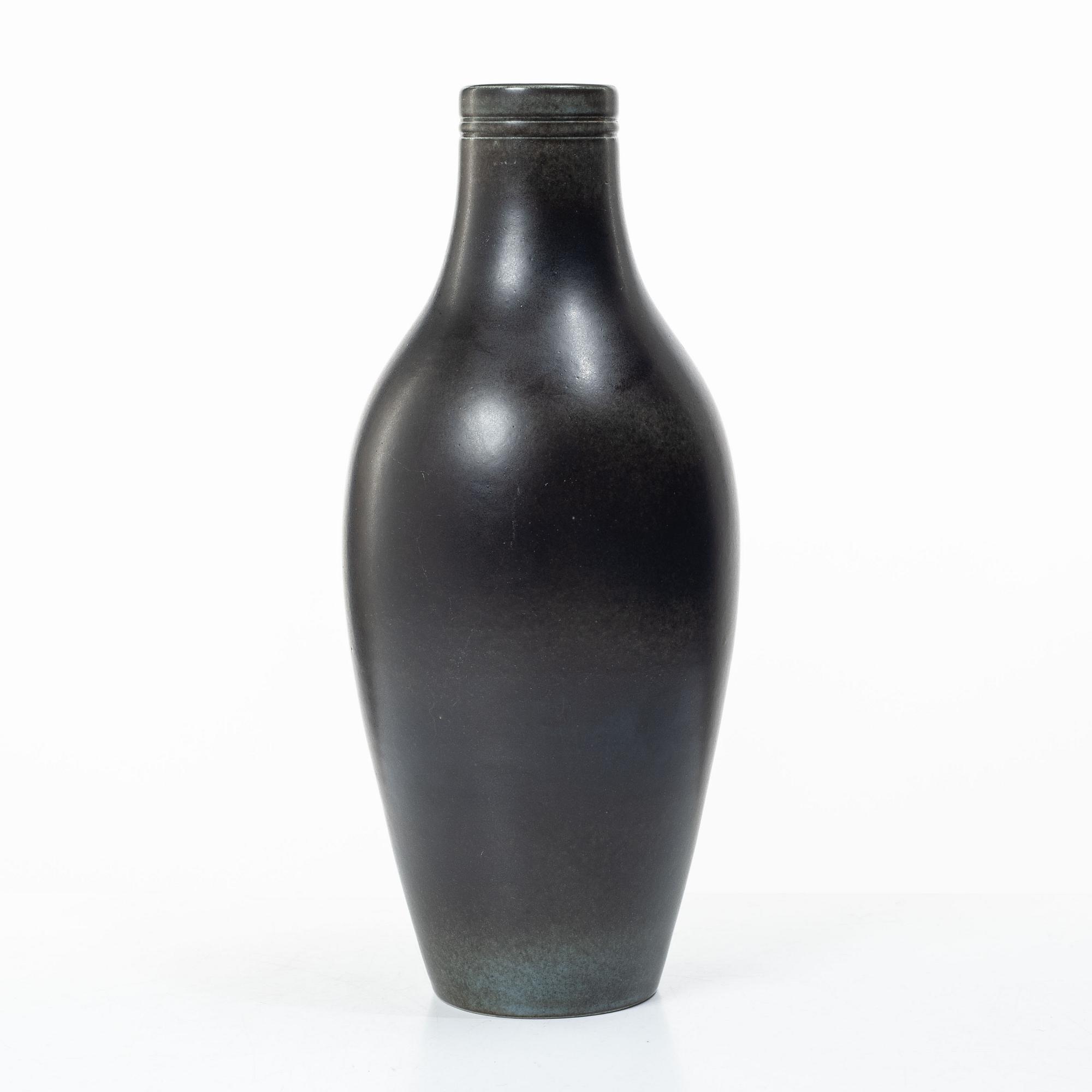 Gunnar Nylund, A stoneware vase, Rörstrand.