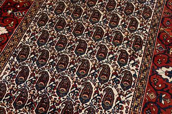 Matta, Chahar Mahal/Bakthiari. Ca 395 x 212 cm.